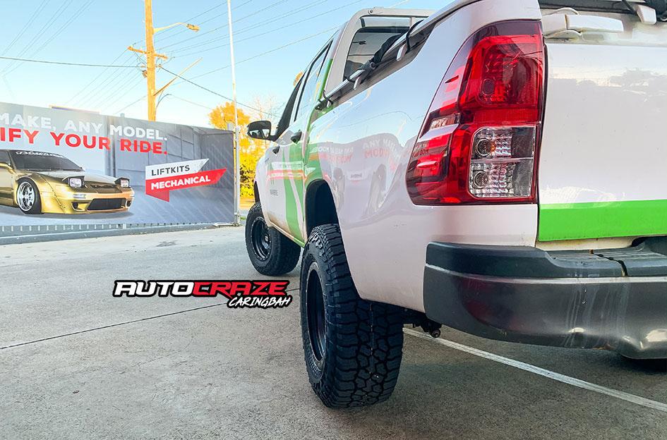 TOYOTA HILUX N80 4WD MACHETE XD SATIN BLACK